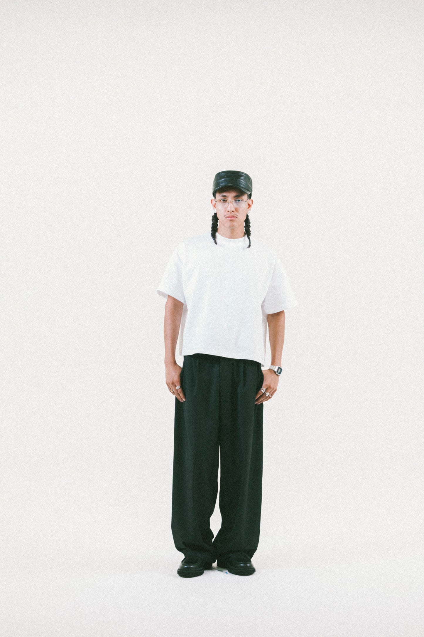 WEIGHTLESS PLEATED TROUSER [WIDE-LEG]