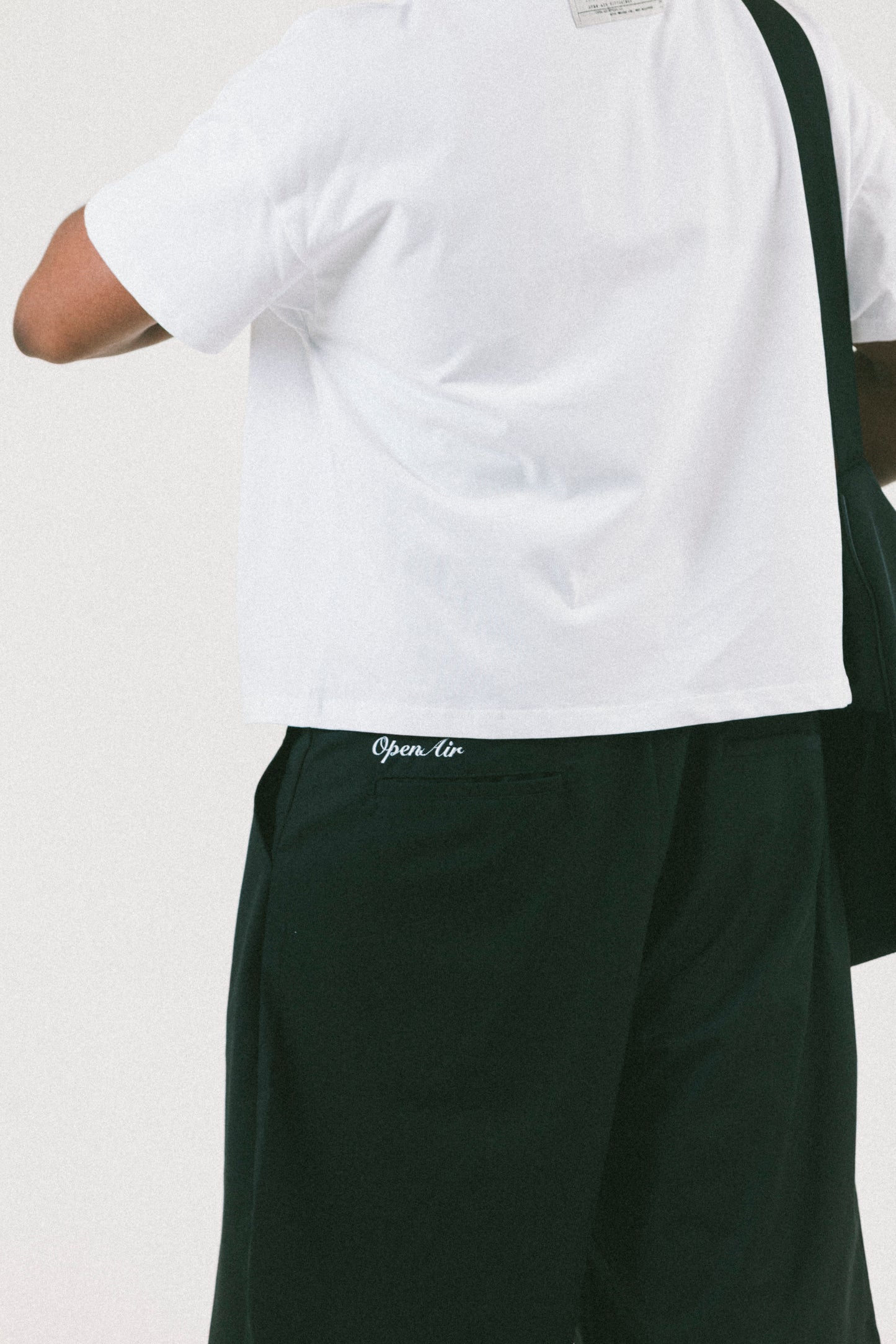 WEIGHTLESS PLEATED SHORT [LONGLINE]